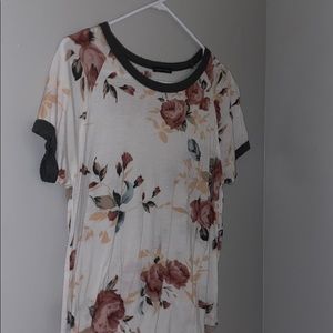 White T-shirt with roses on it